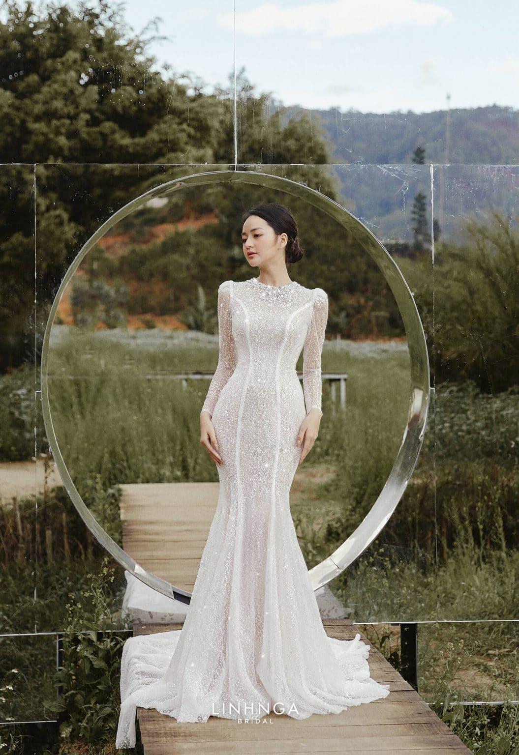Áo cưới thiết kế tay dài dáng đuôi cá của Linh Nga Bridal