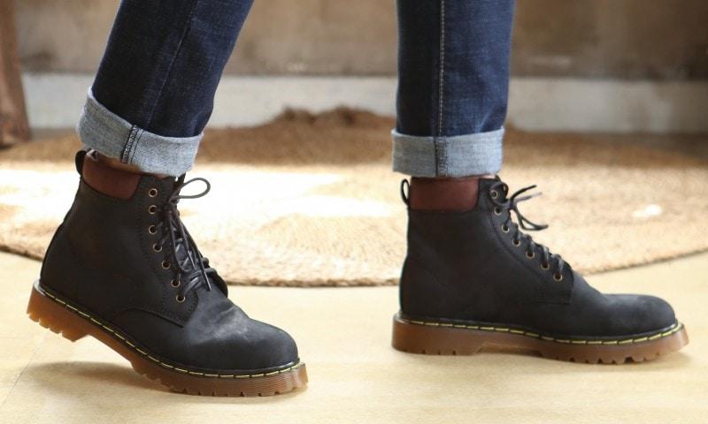 Giày boot chính là loại giày mang đến mắt cá chân hoặc cao hơn - chúng không chỉ giữ ấm, bảo vệ chân, mà còn tạo phong cách thời trang vintage thú vị