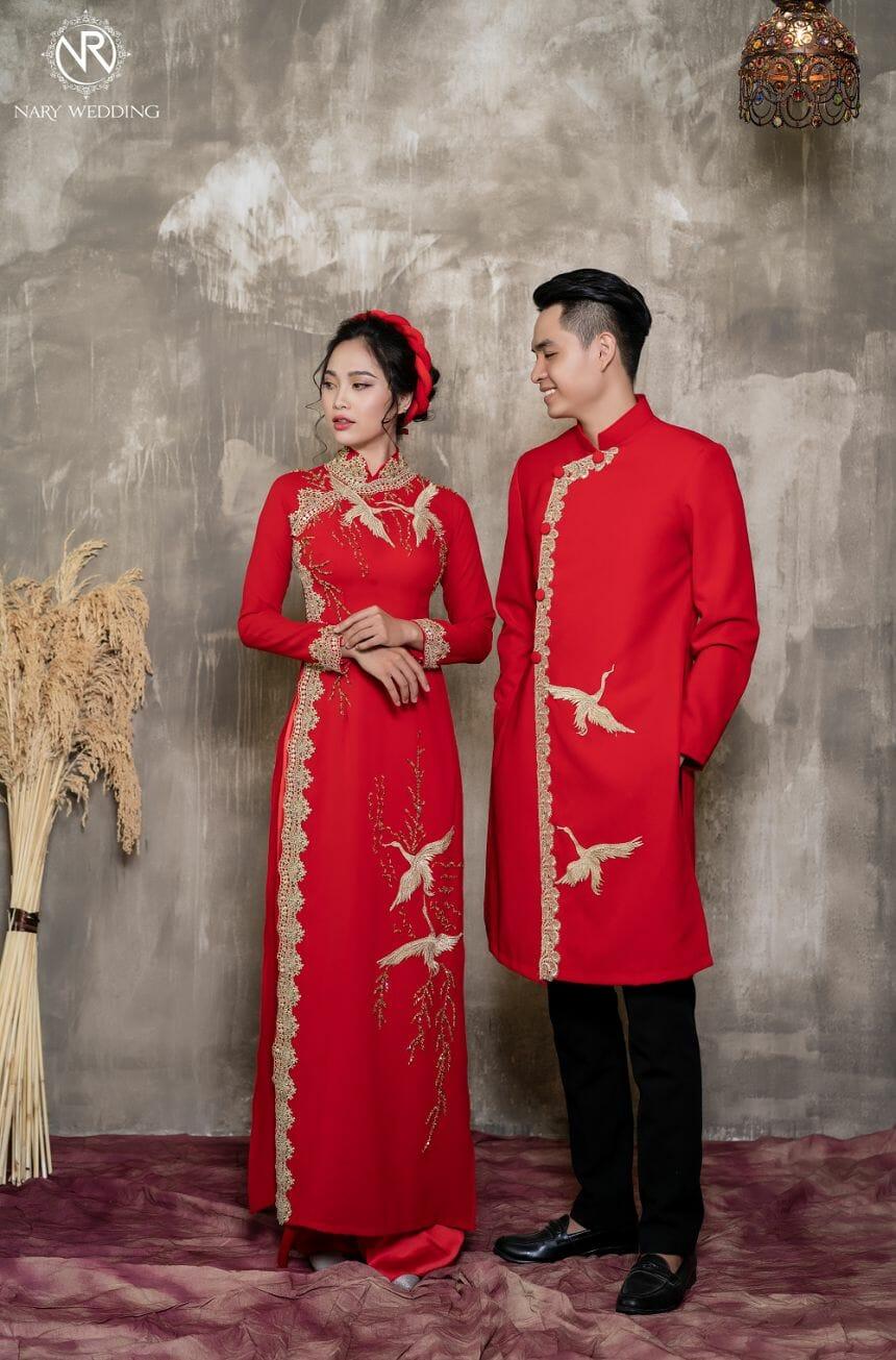 Áo dài cưới màu đỏ trơn truyền thống