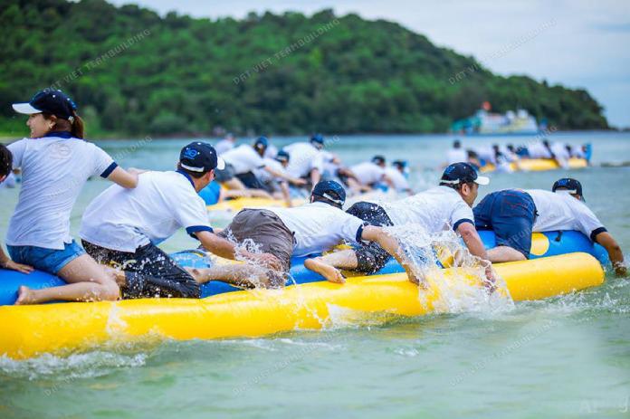 Những trò chơi team building tập thể ở hồ bơi độc đáo và vui nhộn nhất