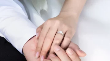 Tham khảo 3 ý tưởng chụp ảnh tay đeo nhẫn cưới